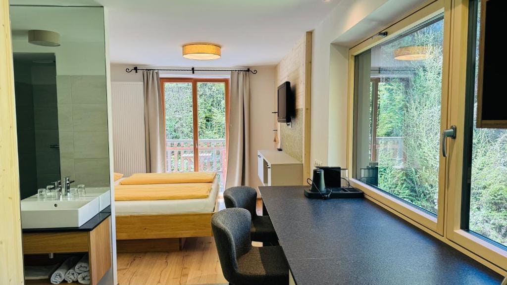 Studio with Mountain View room - Image 2