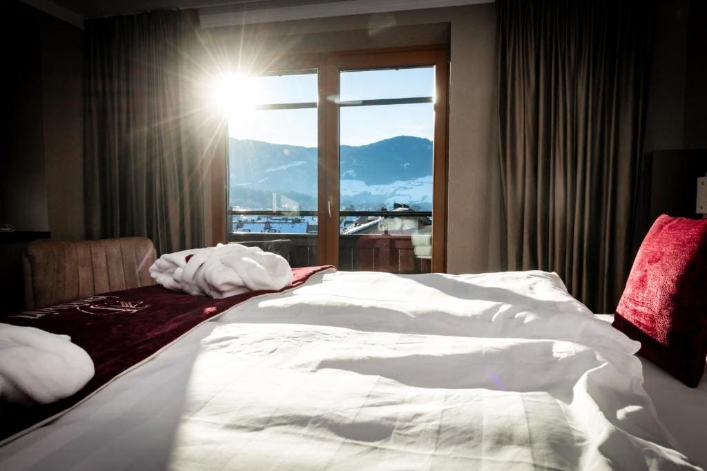 Deluxe Double Room with Balcony room - Image 3