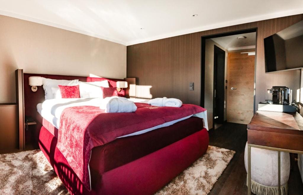 Deluxe Double Room with Balcony room - Image 2