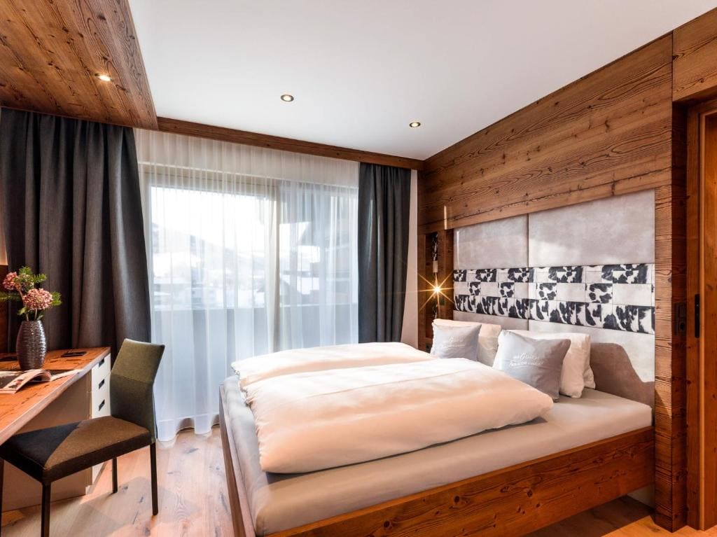 King Suite with Balcony room - Image 3