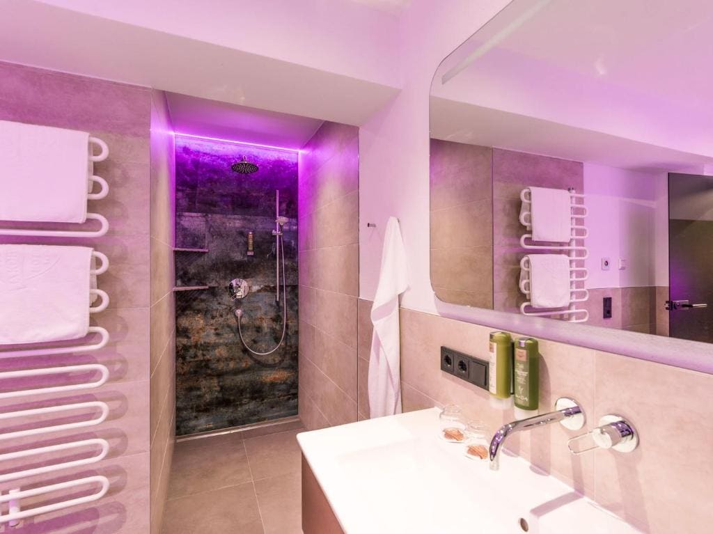 King Suite with Balcony room - Image 2