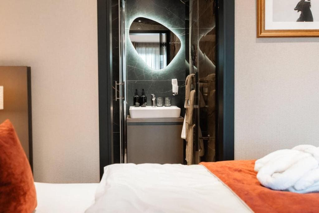 Two-Bedroom Suite room - Image 3