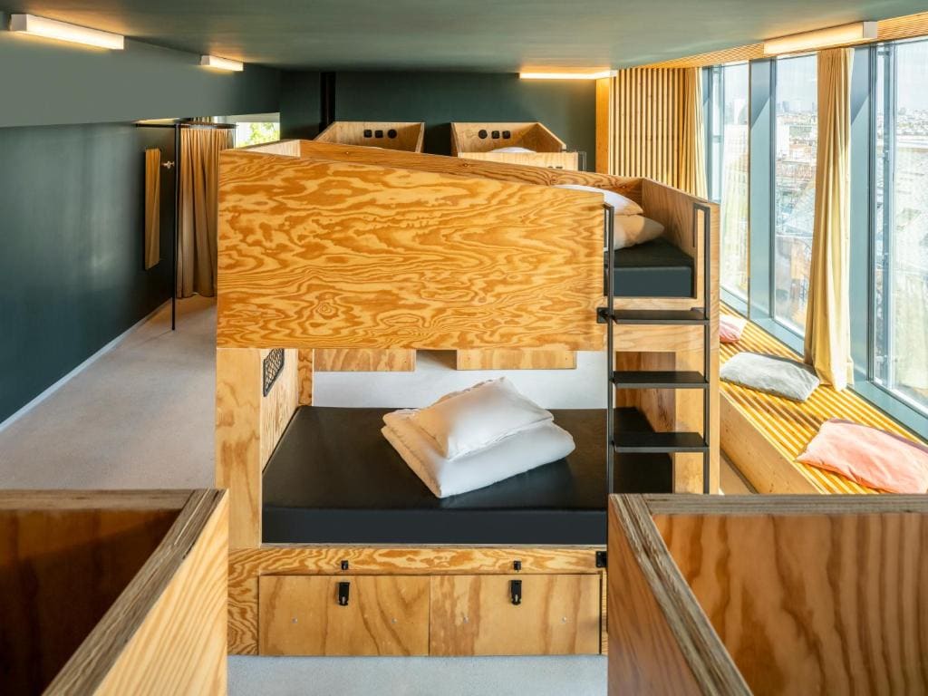 Private Bedroom for 10 people room - Image 1