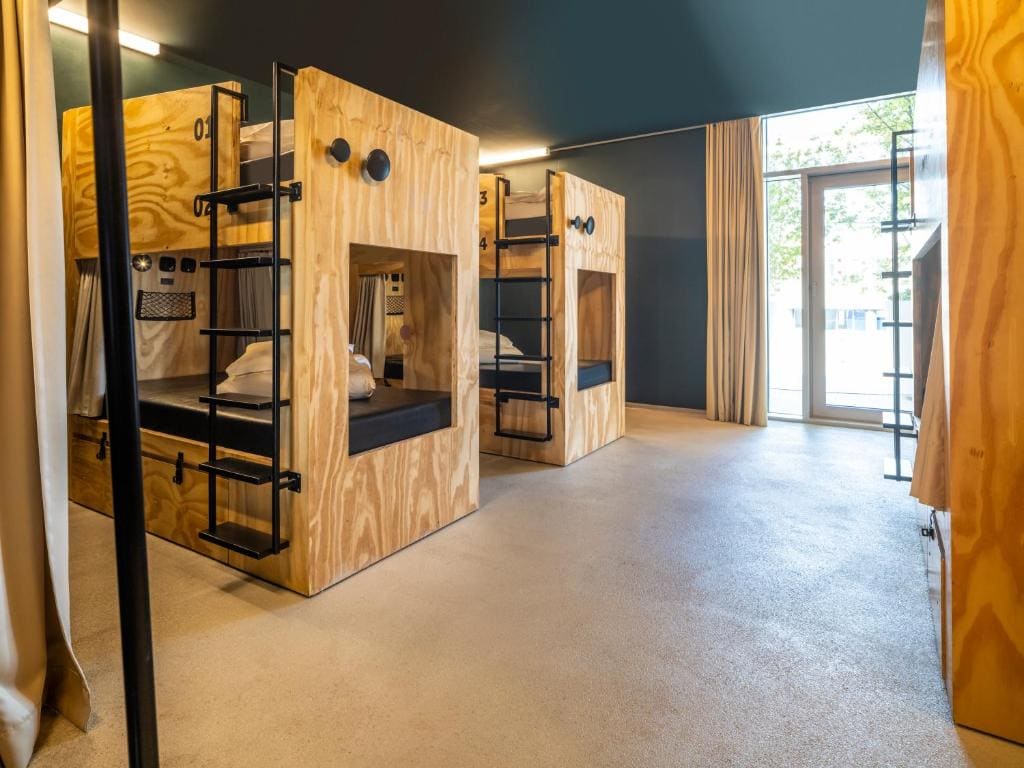 Private Bedroom for 6 people room - Image 1