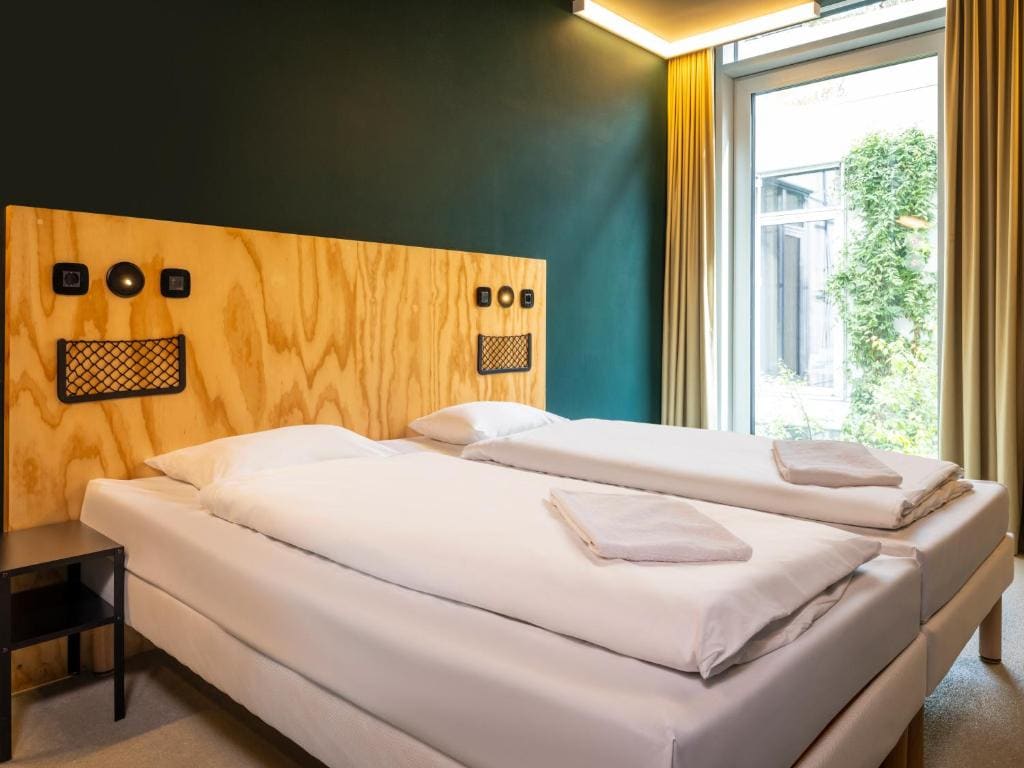 Twin Room with Private Bathroom room - Image 3