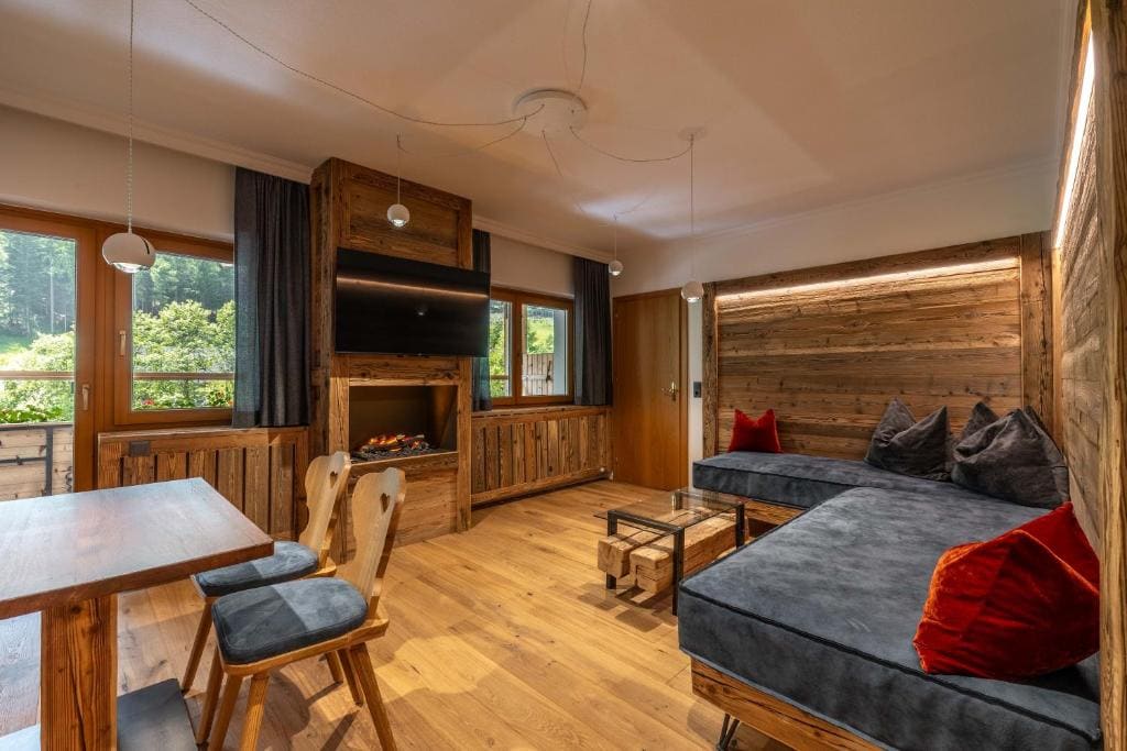 Double or Twin Room with Mountain View room - Image 2