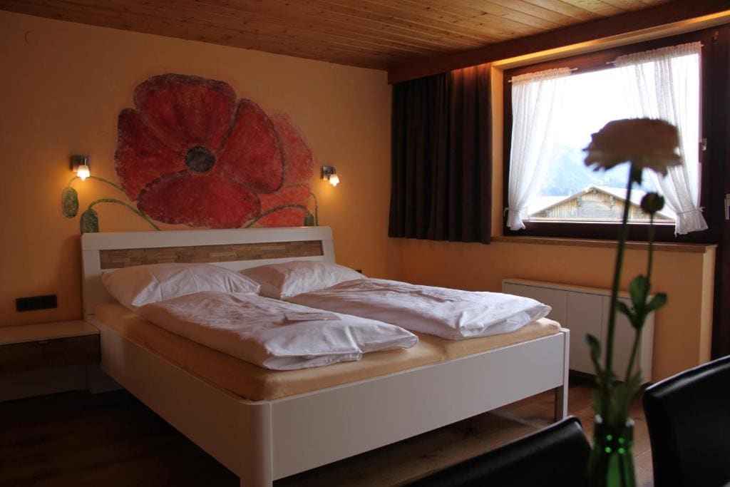 Double Room with Balcony room - Image 3