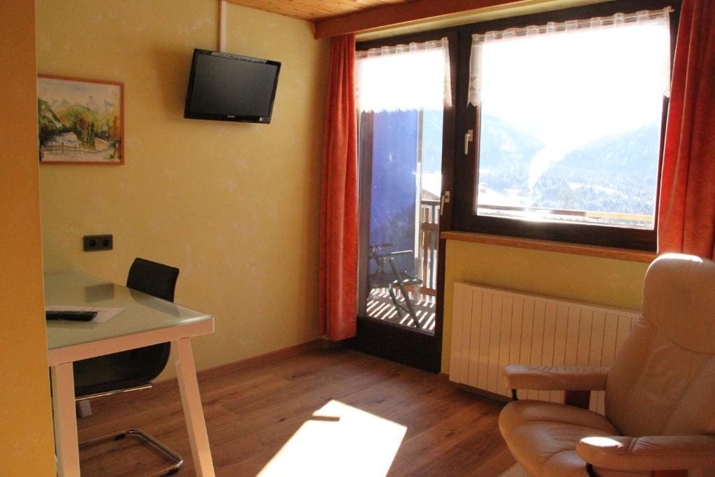 Single Room with Balcony room - Image 1