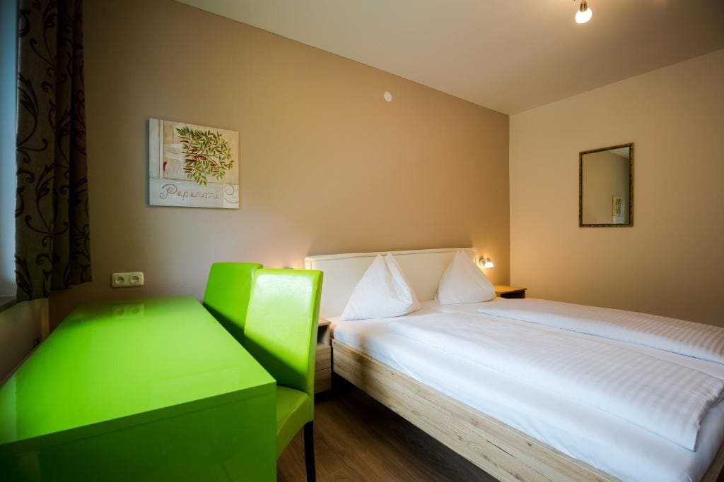 Double Room with Balcony room - Image 2