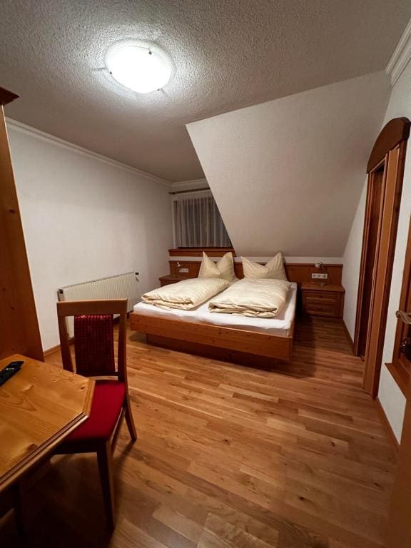 Double Room with Shower room - Image 1