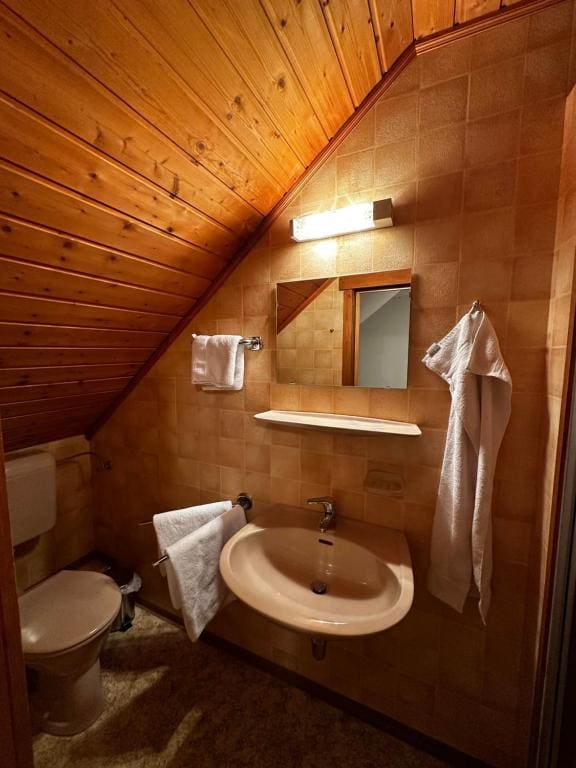 Double Room with Shower room - Image 3