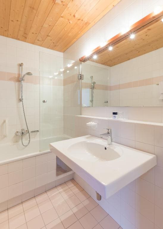 Standard Double Room room - Image 2