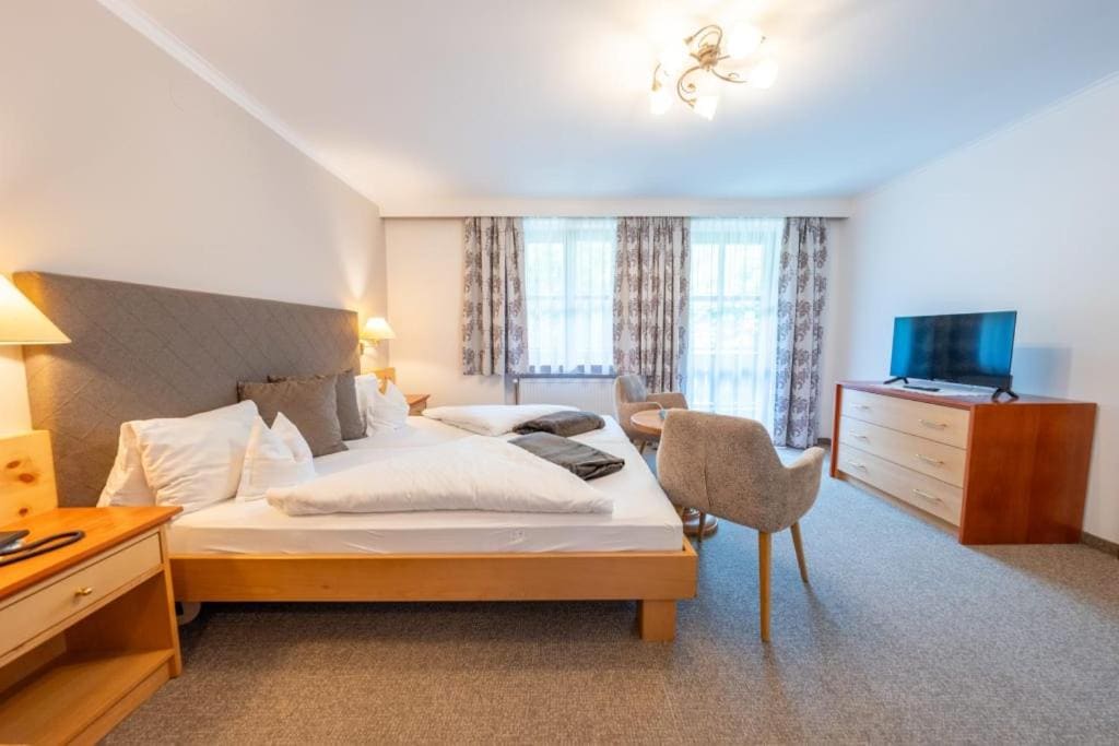 Deluxe Room room - Image 2
