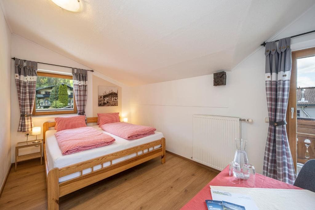 Family Room with Balcony room - Image 1