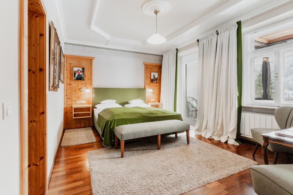 Superior Double Room with Balcony room - Image 3