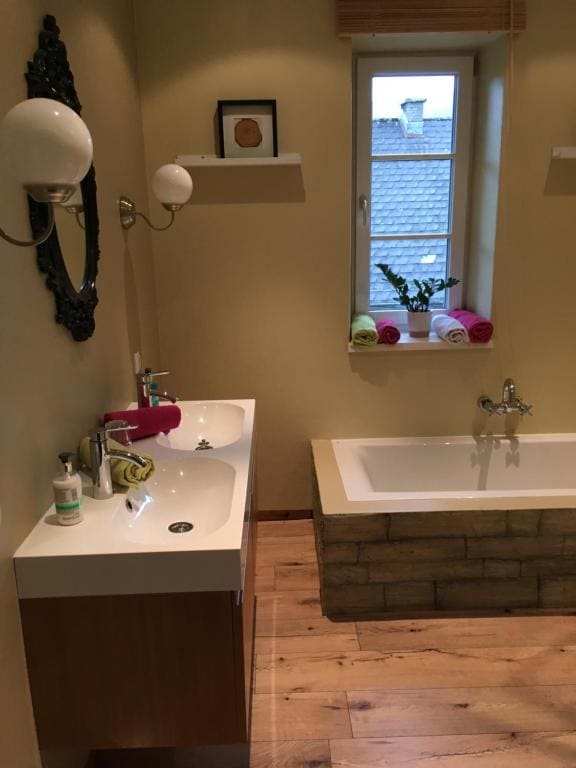 Four-Bedroom Apartment room - Image 3