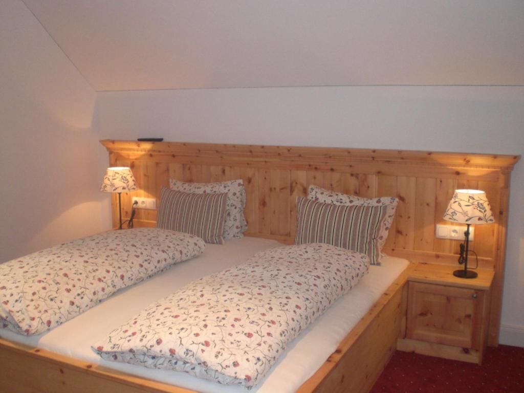 Four-Bedroom Apartment room - Image 2