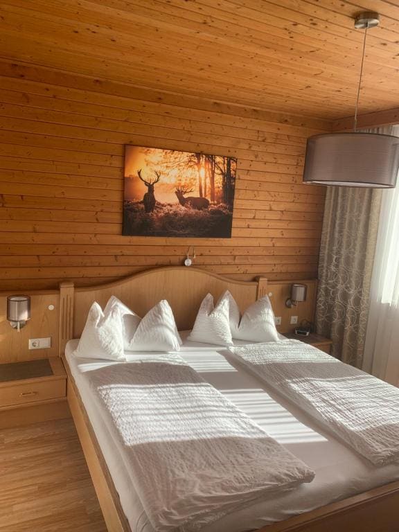Double Room with Balcony room - Image 1
