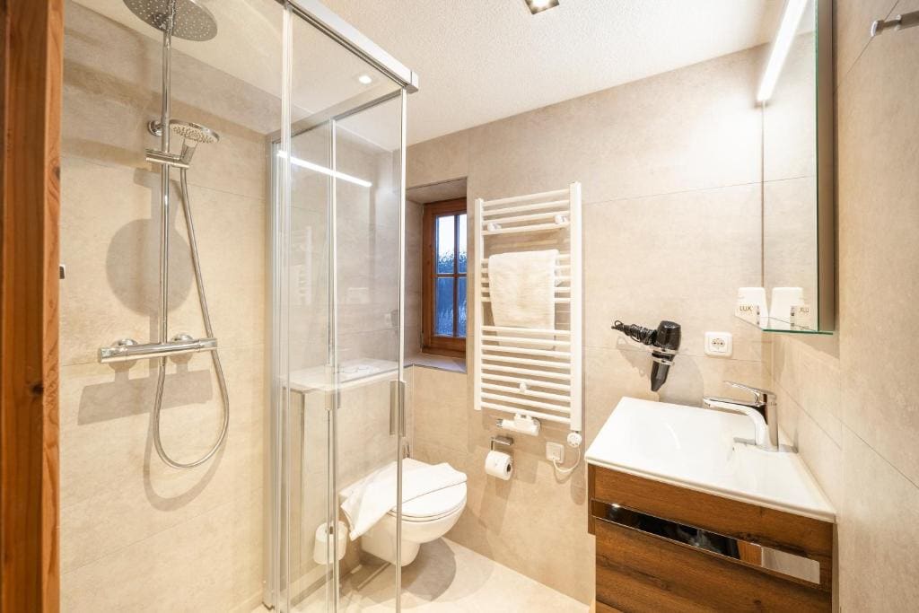Double Room with Balcony room - Image 2