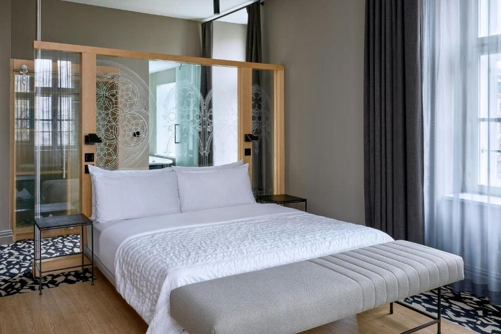 Corner Room with Park View room - Image 1