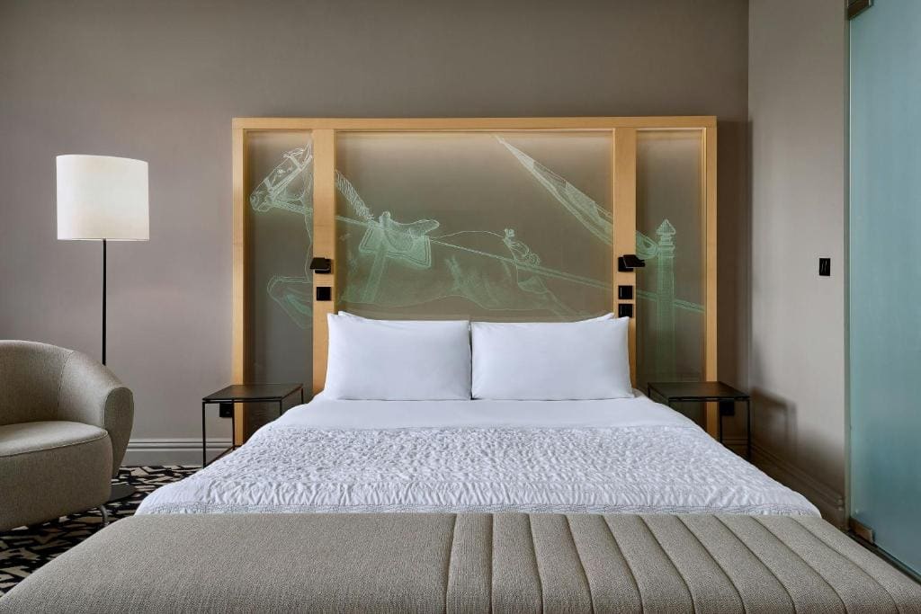 Deluxe Room with Courtyard View room - Image 3