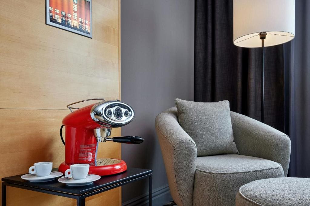 Family Suite with City View room - Image 3