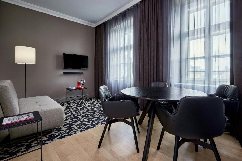 Executive Twin Room with City View room - Image 3