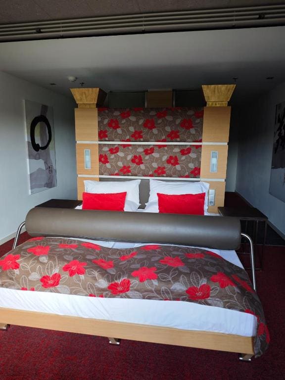 Superior Double Room with Garden View room - Image 3