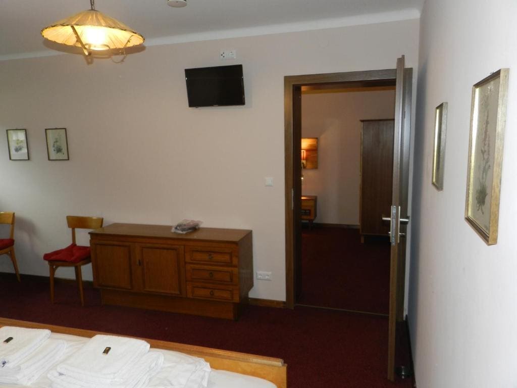 Family Double Room with Two Interconnected Rooms room - Image 3