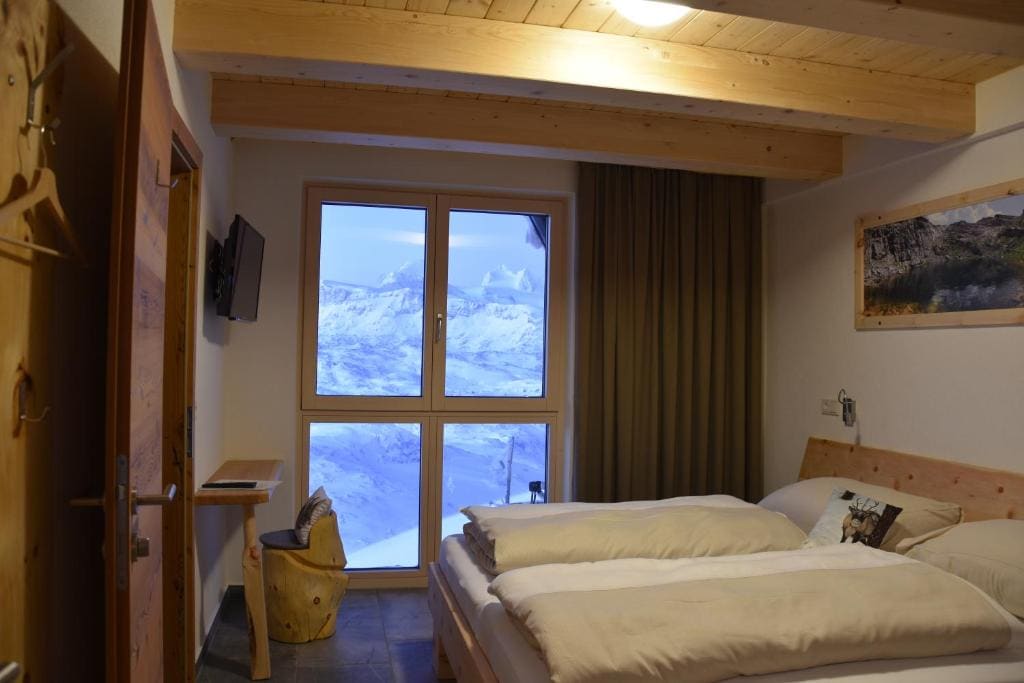 Deluxe Double Room with Shower room - Image 3