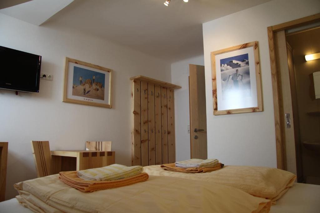 Double Room with Private Bathroom room - Image 3