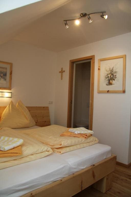 Double Room with Private Bathroom room - Image 1