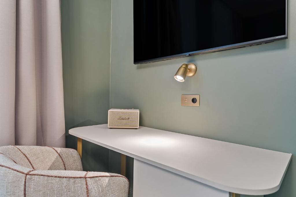 Double Room with Balcony room - Image 3