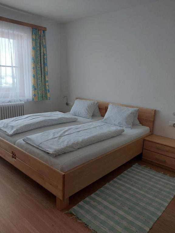 Double Room with Shared Bathroom and Balcony room - Image 3