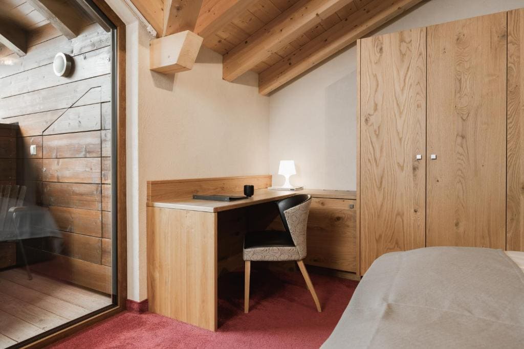 Deluxe Room room - Image 3