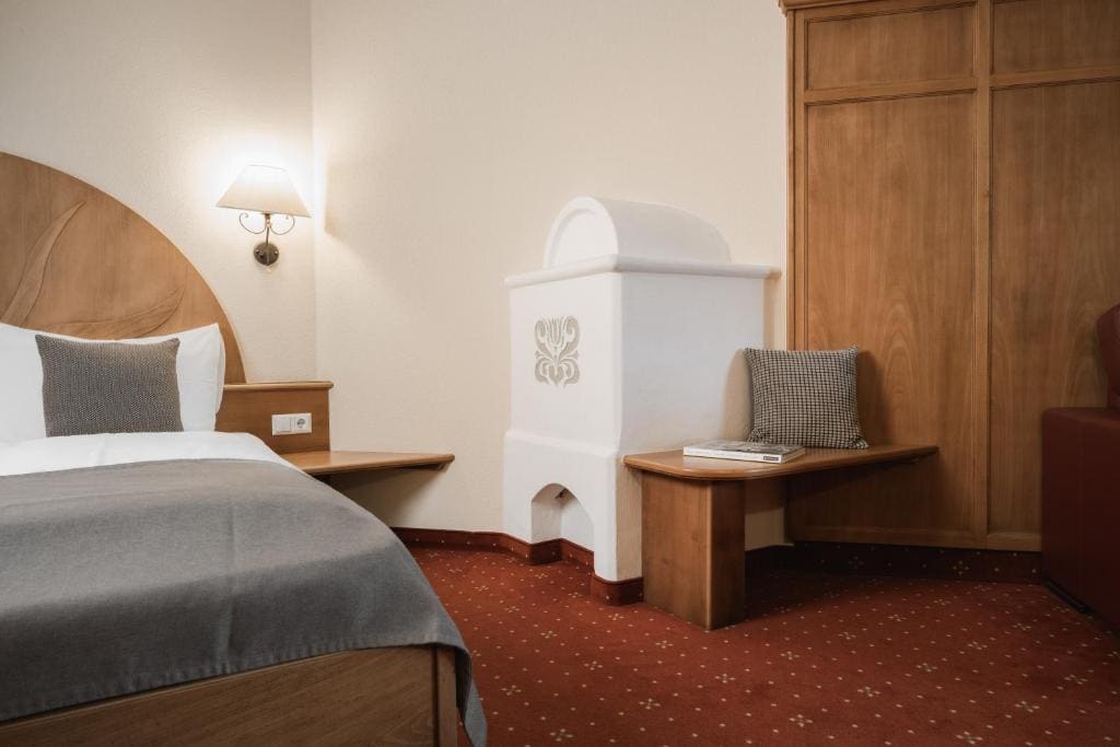 Deluxe Suite room - Image 3
