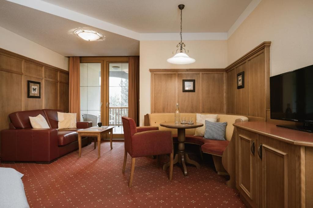 Junior Suite with Balcony room - Image 2