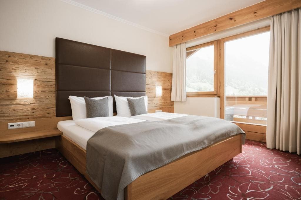 Suite with Mountain View room - Image 1