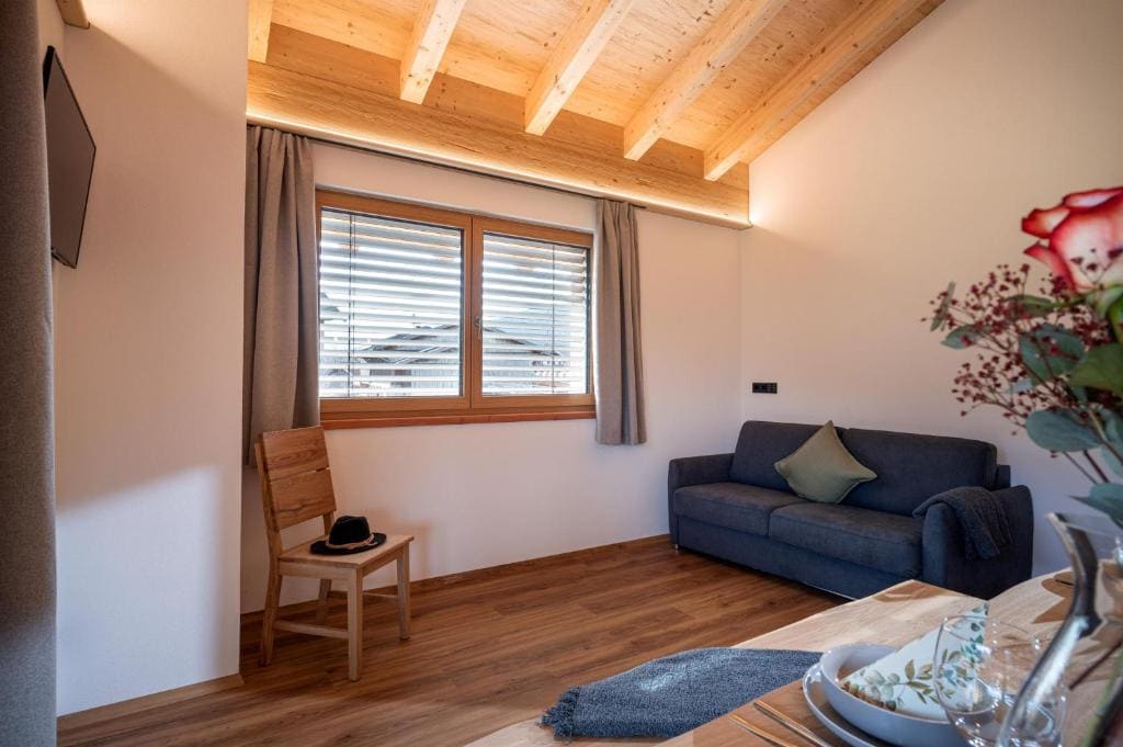 One-Bedroom Apartment with Shower room - Image 3