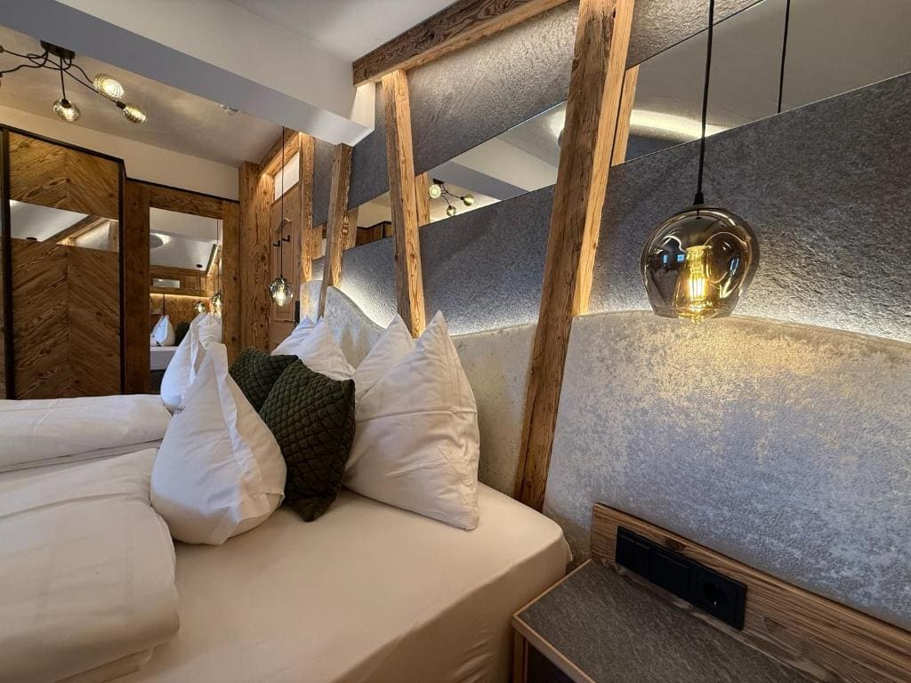 Suite with Mountain View room - Image 2