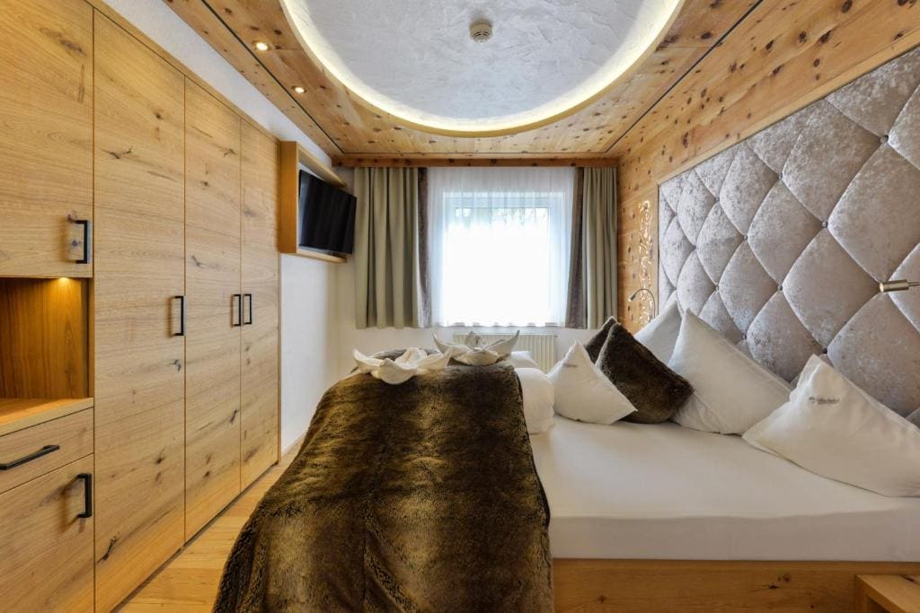 Deluxe Suite room - Image 3