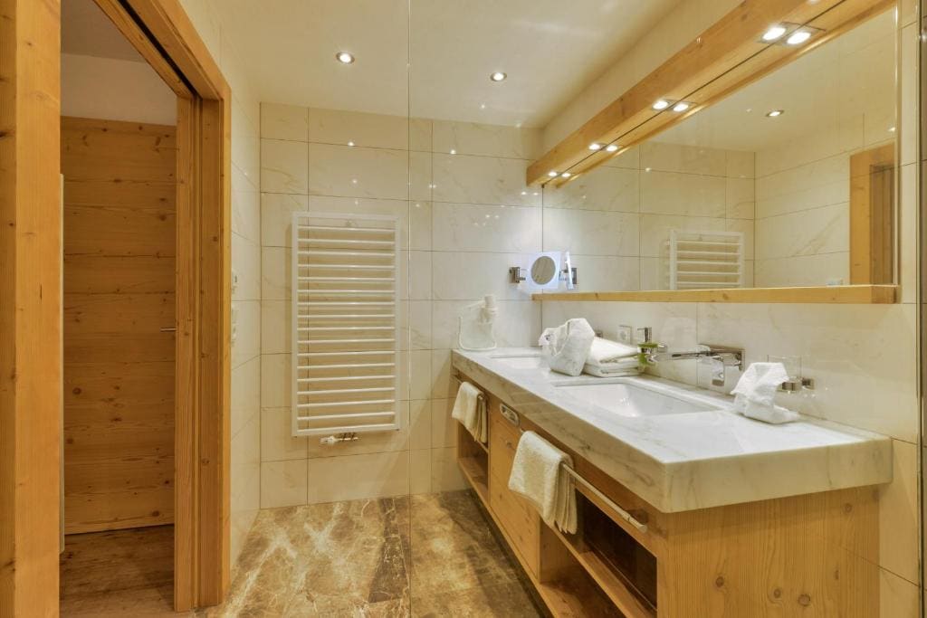 Junior Suite with Balcony room - Image 2