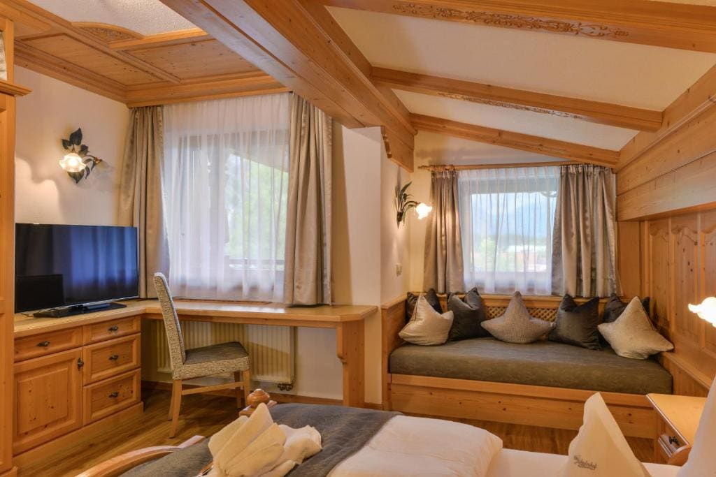 Suite with Mountain View room - Image 3