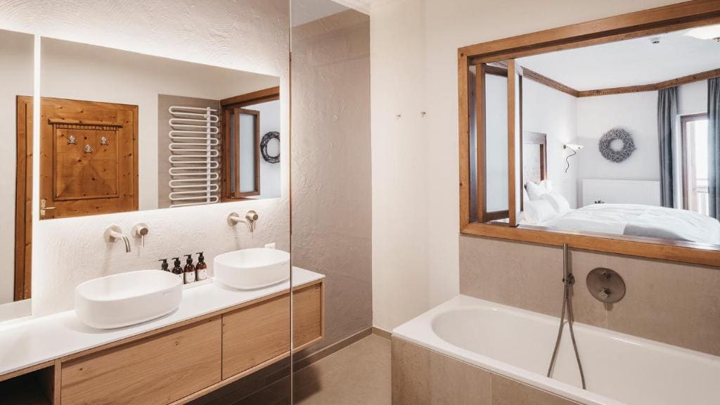 Junior Suite with Mountain View room - Image 1