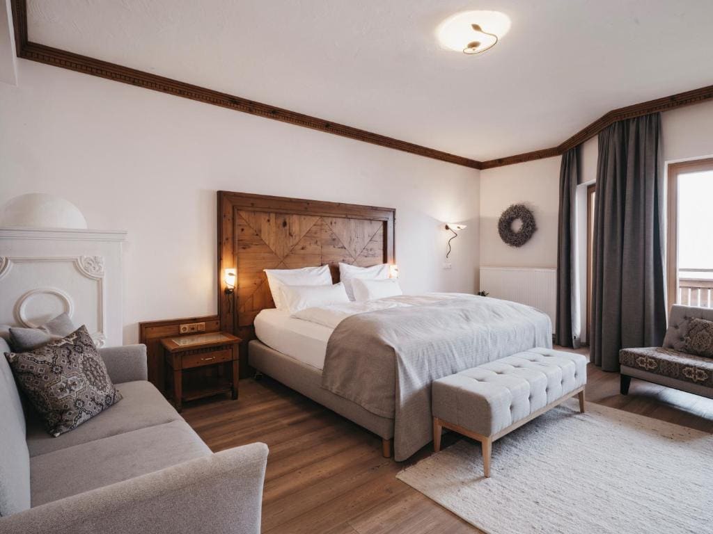 Junior Suite with Mountain View room - Image 3