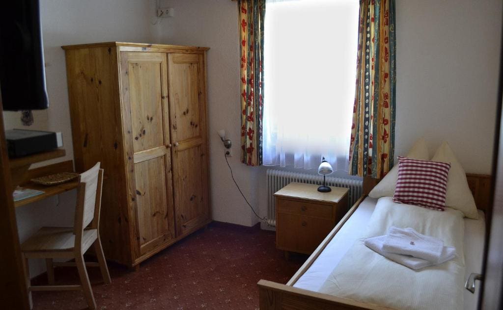 Single Room with Shared Shower and Toilet room - Image 3