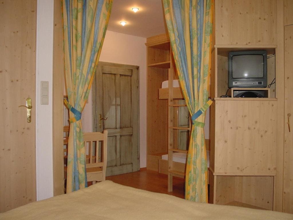 Standard Quadruple Room with external Bathroom room - Image 2