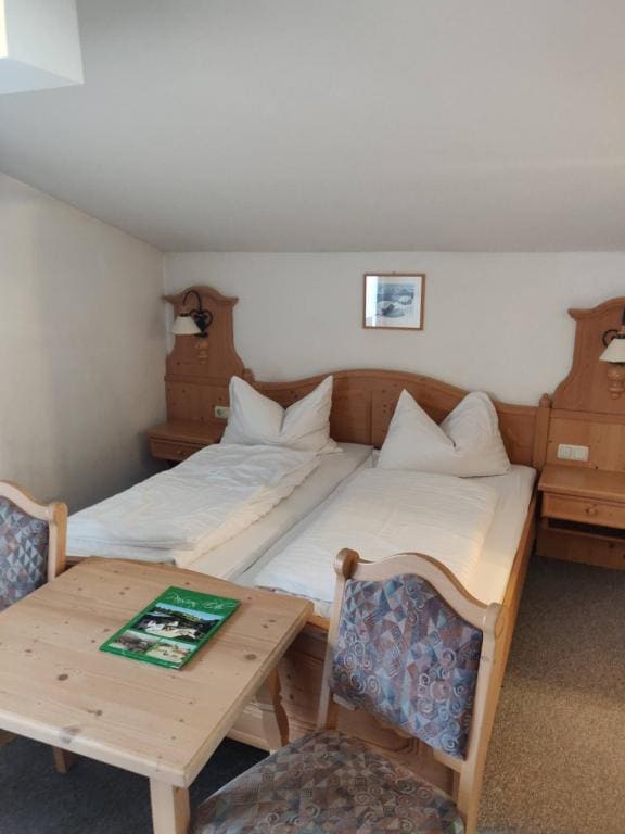 Double Room with Balcony room - Image 1