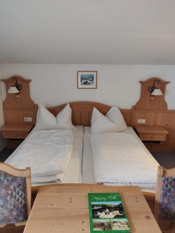 Double Room with Balcony room - Image 2