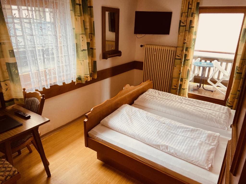 Double or Twin Room with Balcony room - Image 2